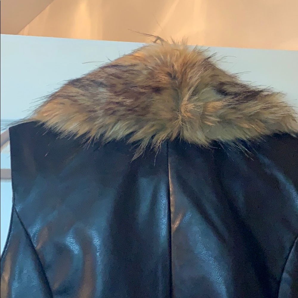 Lanshifei fur and faux leather vest - Picture 10 of 12